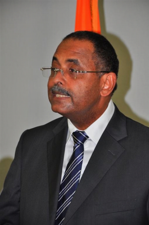 Interdiction des aéronefs de l`Onuci / Le gouvernement invite l`Onuci et la Licorne à survoler et à attérrir sur l`ensemble du territoire